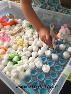 Toddlers & preschoolers can explore and learn in this sensory bin full of cotton ball bunny tails! Practice fine motor, sorting, and coordination skills. Modern Preschool, Classroom Pets, Easter Kindergarten, Preschool Sensory, Sensory Tubs, Spring Activity, Easter Preschool, Preschool Fine Motor, Toddler Sensory