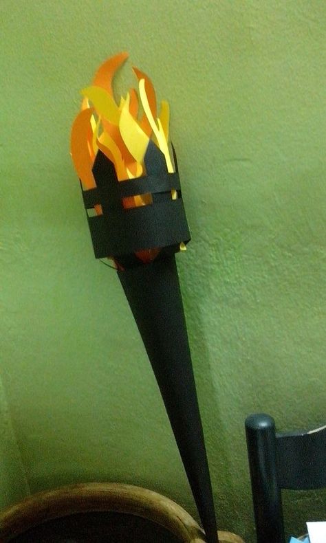 hall decor Diy Torch, Mighty Fortress Vbs, Torches Diy, Kingdom Vbs, Medieval Crafts, Game Of Thrones Party, Knight Party, Medieval Decor, Medieval Party