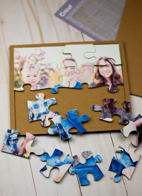 Photo Puzzle Diy, Make A Puzzle, Faith Crafts, Puzzle Frame, Make Your Own Puzzle, Puzzle Photo, Quick And Easy Crafts, Foto Transfer, Diy Puzzles