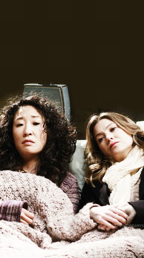 Meredith Grey and Cristina Yang "Twisted Sisters" Grey's Anatomy lockscreen Obsessive Personality, Cristina And Meredith, Meredith And Christina, Christina Yang, Medical Series, Owen Hunt, Dark And Twisty, Derek Shepherd, Cristina Yang