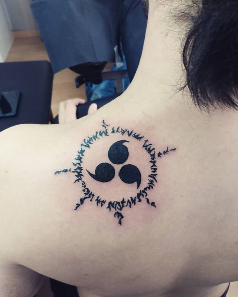 Sello maldito! #narutotattoo #sellomaldito #sasuketattoo #orochimaru Sasuke Curse Mark Tattoo, Anbu Tattoo, Curse Mark Tattoo, Seal Tattoo, Piercing Girl, Hunter Tattoo, Fox Tattoo Design, Mark Tattoo, Dragon Ball Tattoo