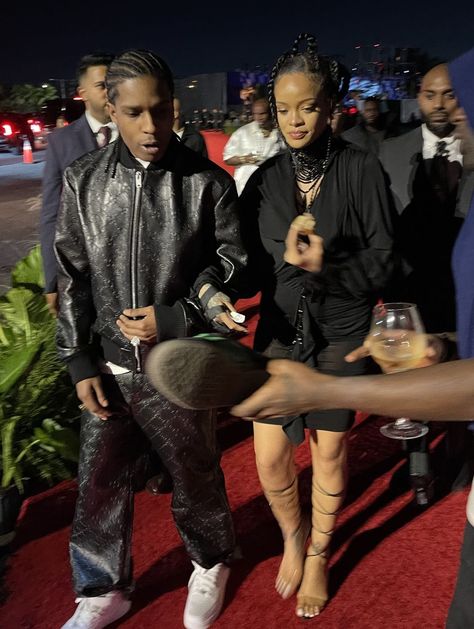 Rihanna And Asap Rocky, Rihanna And Asap, Fenty Clothing, Louis Vuitton Fashion Show, Rihanna Photos, Bryson Tiller, Fall In Luv, Asap Rocky, Louis Vuitton Fashion