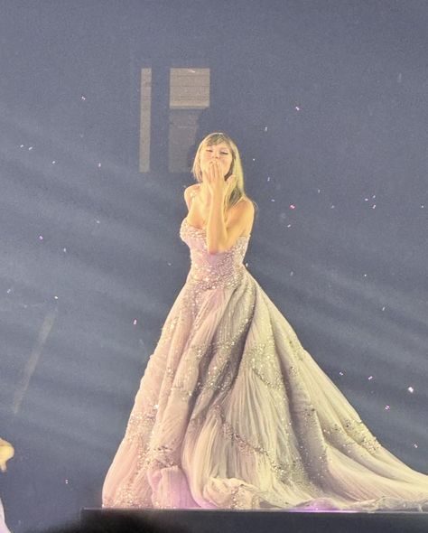 Enchanted Taylor, Speak Now Tv, Speak Now Era, Eras Tour Taylor Swift, Eras Tour Taylor, Taylor Swift Fan Club, Taylor Swift Cute, Estilo Taylor Swift, Taylor Swift Funny