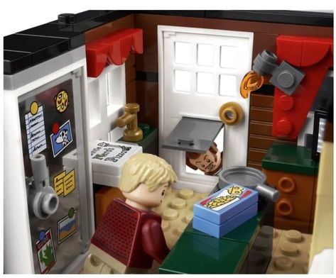 Christmas Comedy Movies, Home Alone House, Collapsible Shelves, Kevin Mccallister, Light Brick, Shop Lego, Festive Centerpieces, Lego Pictures, Model House