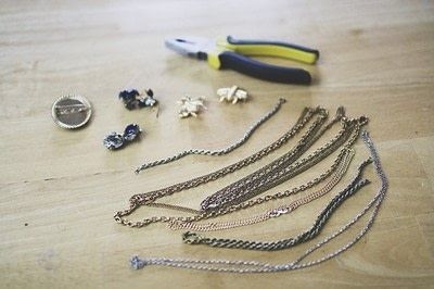 Diy Cardigan, Rings Chain, Cardigan Clips, Sweater Clips, Diy Sweater, Collar Clips, Sweater Clip, Textiles Techniques, Charity Shop