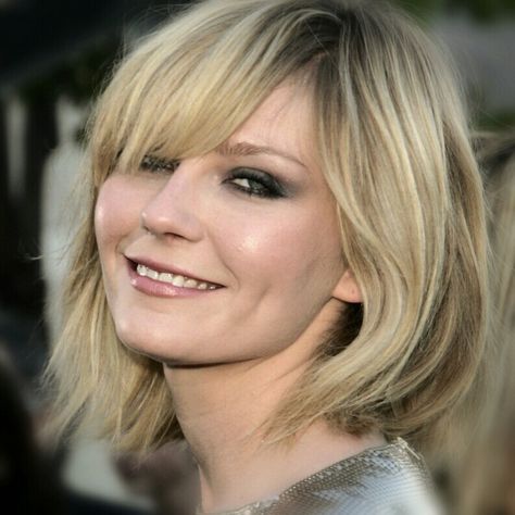 Kirsten Dunst Red Carpet Bob Haircuts 2023, Giuliana Rancic, Blonde Bangs, Corte Bob, Curly Haircuts, 2023 Trends, Kirsten Dunst, Trending Haircuts, Permed Hairstyles