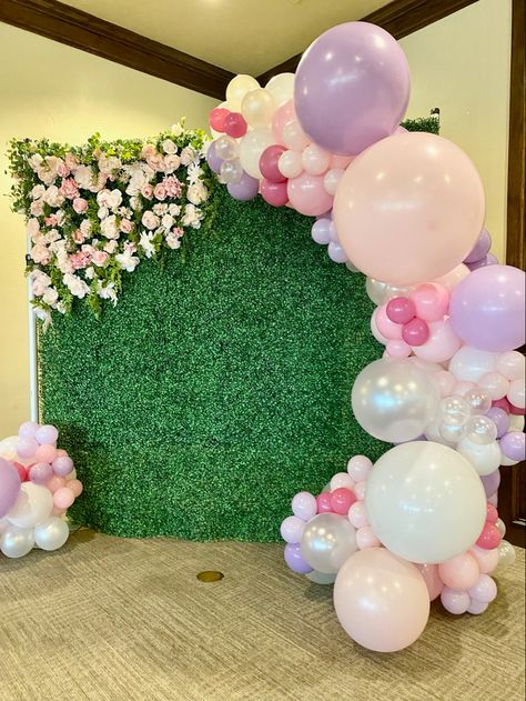 Grass Wall Backdrop With Pink Balloons, Boxwood Balloon Backdrop, Grass Wall Backdrop With Balloons, Birthdays Decorations, Boxwood Backdrop, Haldi Ceremony Decorations, Hippie Birthday Party, Rose Gold Party Decor, Hippie Birthday