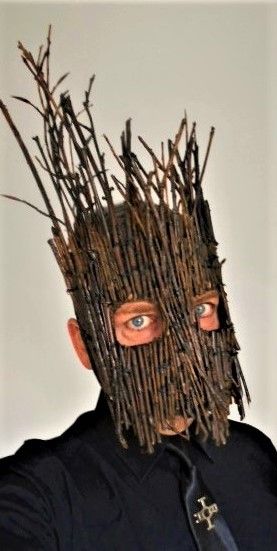 Mask made by :Frank Geens: 2017 for :TROTH: It is made from twigs and branches found at the Westerbegraafplaats and Campo Santo, which both are cemeteries in Ghent/Flanders. Each twig and branch has been individually sewn on a handmade burlap mask and then got a finish with glue spray and was completed with varnish spray. This photo is for the cover of the Per Angvsta Ad Avgvsta album by :TROTH: Pagan Mask, Burlap Mask, Forest Fairy Aesthetic, Frog Mask, Nature Mask, Demon Costume, Creepy Halloween Makeup, Dance Project, Creepy Halloween Decorations