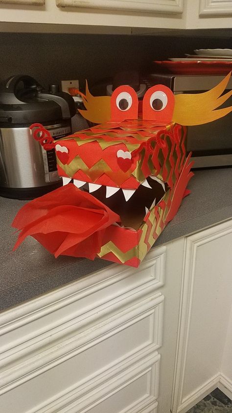 Dragon Valentine, Valentines Day Box, Valentine Boxes For School, Diy Dragon, Kids Valentine Boxes, Chinese New Year Crafts For Kids, Valentine Card Box, Dragon Box, Ninja Birthday Parties