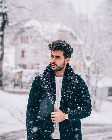 Winter Portraits Photography, Snowy Portraits, Male Portrait Poses, Snow Photoshoot, Winter Portraits, Mens Photoshoot Poses, Snow Pictures, Snow Photography, Winter Photoshoot