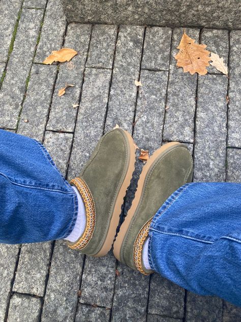 Slipper Shoes Outfit, Ugg Tasman Outfit, Green Uggs, Ugg Season, Slipper Outfit, Ugg Tasman Slippers, Ugg Tasman, Uggs Outfit, Manifestation Board