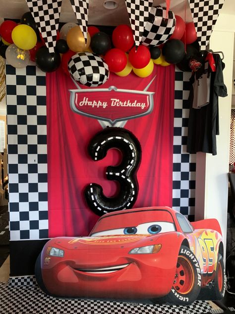 Lighting Mcqueen Party Ideas, Lightning Mcqueen Party Decorations, Lightning Mcqueen Backdrop, Mcqueen Birthday Party Decoration Diy, Lightning Mcqueen Decorations, Mcqueen Birthday Party Decoration, Lightning Mcqueen Birthday Party Ideas, Disney Cars Theme Birthday Party, Lightning Mcqueen Birthday Party