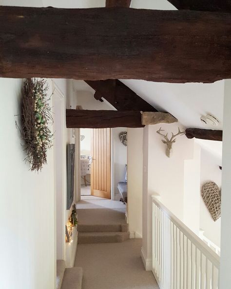 Beams on the landing..... Hallway Landing Ideas, Landing Ideas Upstairs, Landing Ideas, 25 Beautiful Homes, Upstairs Landing, Snug Room, Fairytale House, Country Cottages, Barn Interior