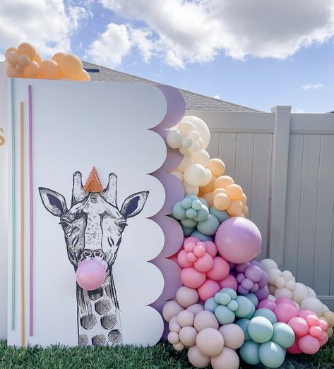 IG: Can’t Pop This Giraffe Party Theme, Party Animal Backdrop, Trendy Backdrops, Balloon Decorations Diy Tutorials, Sibling Birthday Parties, Animal Party Theme, Giraffe Birthday, Bridal Shower Balloons, Wild Party