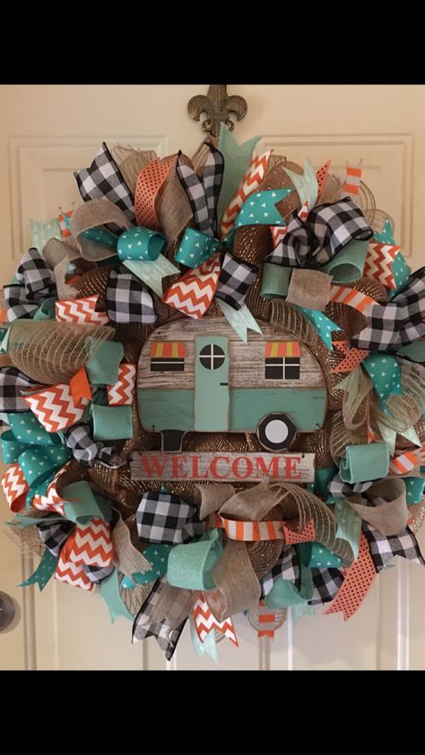 Camper Wreath made by the teal front door & Beyond Rv Wreath Ideas, Camper Wreaths For Front Door, Camping Wreaths Diy, Camper Wreath Ideas, Camping Wreath Ideas, Reefs For Doors, Summer Wreaths For Front Door Diy, Camping Wreath, Camper Wreath