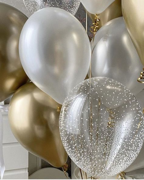 Pearl Balloons, Birthday Party Decorations For Adults, Champagne Birthday, Gold Bachelorette, Fest Temaer, 20th Birthday Party, Birthday Aesthetic, 21st Birthday Decorations, Birthday Party Theme Decorations