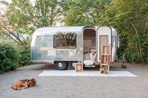 Elopement Honeymoon, Airstream Wedding, Caravan Art, Fun Elopement, Retro Trailer, Honeymoon Inspiration, Mobile Project, Retro Caravan, Trailer Home