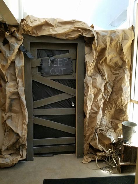 Cave/ Mine entrance for 2016 Halloween Door decorating contest at the office. Diy Cave Entrance, Haunted Entryway Ideas, Cave Quest Vbs Decorations, Halloween Cave, Halloween Cubicle Decor Contest, Halloween Office Themes, Halloween Decorating Contest, Halloween Door Decorating Contest, Halloween Door Contest Ideas