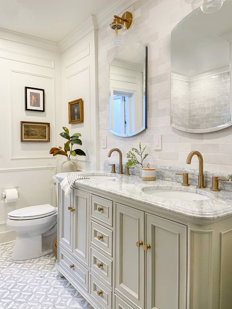 Charleston Style Bathroom, White And Greige Bathroom, Small Elegant Bathroom, Traditional Bathroom Design, Cape Cottage, Installing Recessed Lighting, Diy Closet Doors, Cream Bathroom, White Cape