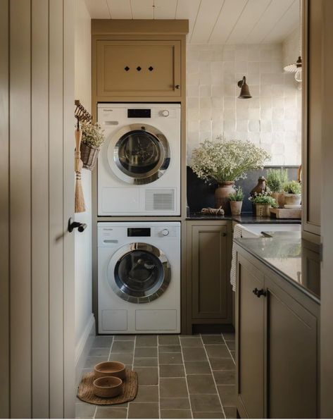 Earthy Tone Laundry Room, Plain English Laundry Room, Tudor Laundry Room, Stacked Laundry, Amber Interiors Laundry Room, Laundry Roon Wallpaper, Interior Clean, Dream Laundry Room, Boot Room