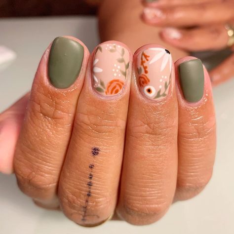 Cute Fall Matte Nails, Boho Nail Art Designs, Boho Gel Nail Designs, Fall Boho Nail Designs, Boho Floral Nails, Start Of Fall Nails, Neutral Pumpkin Nails, Boho Nail Design, Wheat Nails