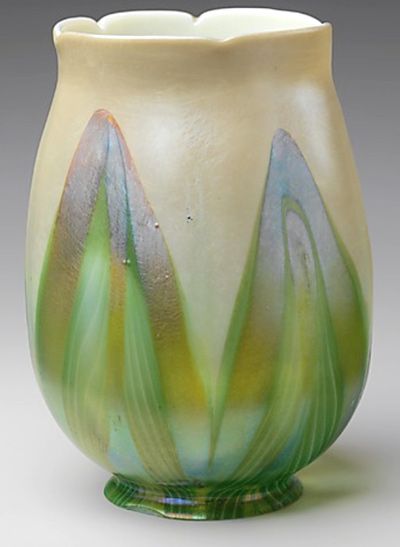 vase by Louis Comfort Tiffany ~ late 1800s Art Nouveau Vase, Tiffany Glass Art, Tiffany Art, Louis Comfort Tiffany, Tiffany Glass, Aesthetic Movement, Roman Glass, Tiffany Lamps, Tiffany And Co