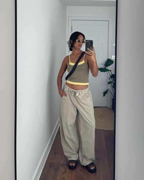 7 easy looks by @hannaroslan 🤍 Top And Baggy Pants, Tech Pants, Casual Outfit Ideas, Jenner Style, Interview Outfit, Holiday Style, Yellow Top, Baggy Pants, Kendall Jenner Style