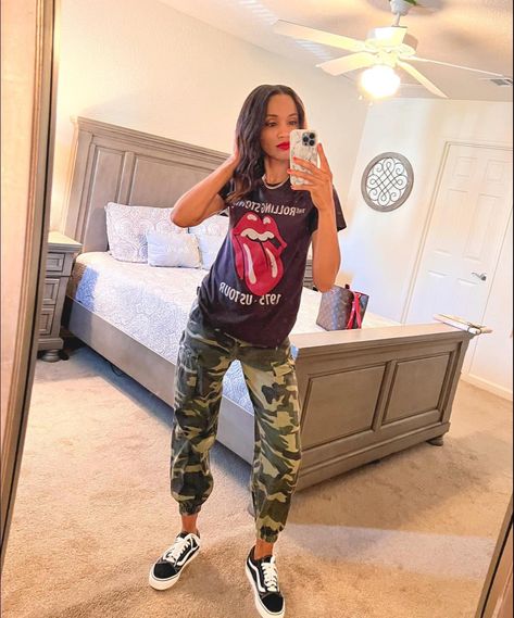 Camo Pants Graphic Tee Outfit, Joggers And Vans Outfit, Joggers And Graphic Tee Outfit, Camoflauge Pants Outfits With Sneakers, Green Camo Leggings Outfit, Green Camo Pants Outfits, Camo Joggers Outfit Women, Camo Joggers Outfit, Camo Shorts Outfit Women