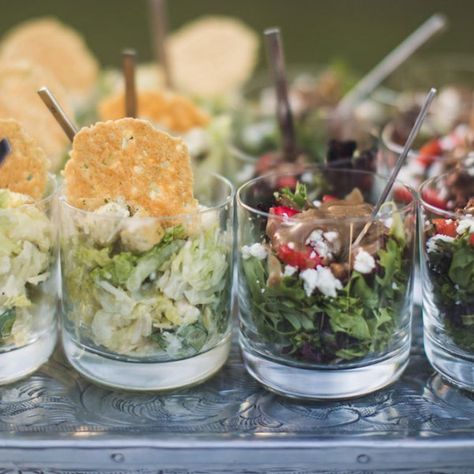 Salad cups Individual Salads For Parties, Individual Appetizers In A Cup Party Ideas, Mini Salad Cups, Mini Salads In A Cup, Salad Cups For Party, Caesar Salad Cups, Potluck Meals, Grad Party Food, Salad Cups