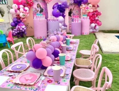 Encanto / Birthday "Encanto Pink" | Catch My Party Isabella Centerpieces, Encanto Party Table Decorations, Simple Encanto Birthday Decor, Isabella Party Ideas, Encanto Birthday Party Table Decor, Encanto Birthday Party Isabela, Encanto Table Setting, Encanto Table Decor, Isabella Party Encanto