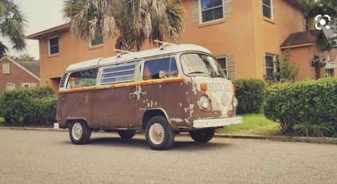 Car from outer banks, van, Volkswagen, old car, outer banks Other Banks, Vw Kombi Van, Pogue Style, Vans Aesthetic, Greys Anatomy Characters, Volkswagen Van, Vw Classic, Hippie Van, Vw Van