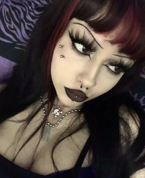 Cute Emo Makeup, Dark Makeup Looks, Latina Makeup, Punk Makeup, Alt Makeup, Makeup Help, Swag Makeup, Alternative Makeup, Cool Makeup Looks