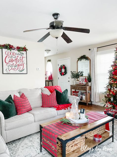 Christmas Decor Around Tv On Wall, Decorating Entertainment Center For Christmas, Small Living Christmas Decor, Christmas Living Room Wall Decor, Christmas Home Decor Ideas Living Room, Xmas Decorations Living Room, Family Room Christmas Decor, Sofa Christmas Decor, Christmas Decor For Living Room