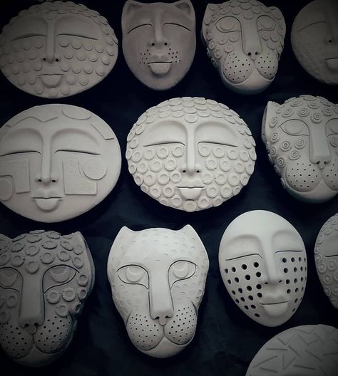 Sue Hanna on Instagram: “People pebbles, leopards and small objects of contemplation drying & hopefully finished in time for #oxfordceramicsfair 26-27 October…” Ceramic Faces, Paper Clay Art, Ceramic Mask, Paper Mache Crafts, Instagram People, Small Objects, October 19, African Masks, Clay Masks