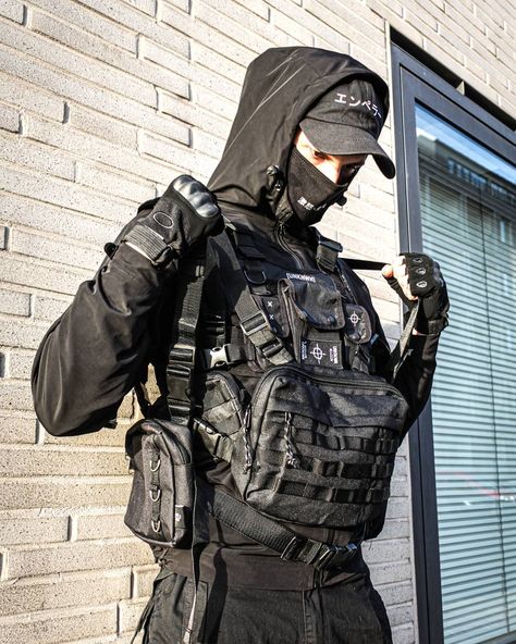 Tactical Harness, Techwear Cyberpunk, Trending Photography, Techwear Jacket, Techwear Streetwear, Japanese Street Wear, Tech Wear Fashion, Japan Streetwear, Techwear Outfits