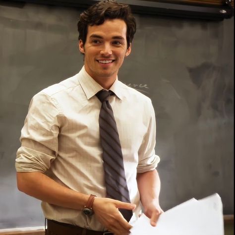 Ezra Pretty Little Liars, Pretty Little Liars Ezra, Pretty Little Liars Aria, Ezra Fitz, Ian Harding, Teacher Aesthetic, Science Teacher, Girls Fashion Clothes, Dream Guy