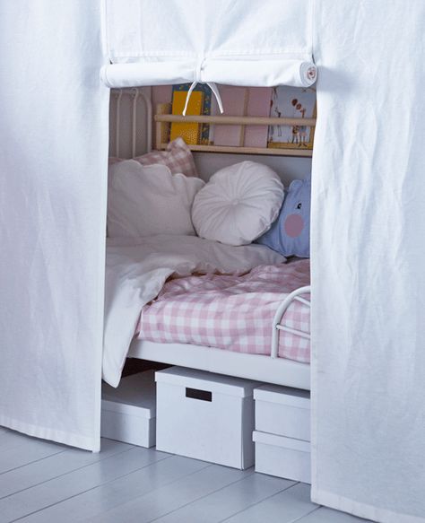 Privacy curtain for a shared kids’ room - IKEA Ireland Camera Ikea, Stuva Loft Bed, Small Bedroom Storage Solutions, Studio Hacks, Girl Bedrooms Ideas, Small Shared Bedroom, Fox Room, Ivy Room, Loft Bed Ideas