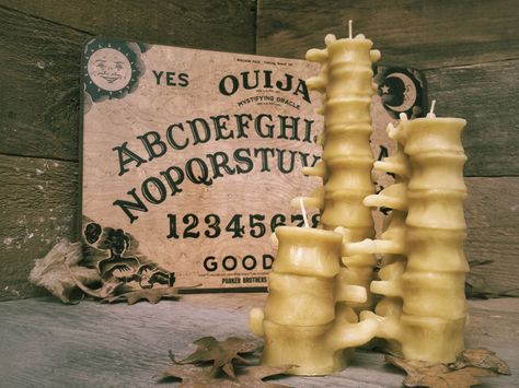 These Candles are Molded from Actual Human Spines [Halloween Treat] Spine Bone, Spine Candle, Creepy Candles, Human Spine, Chic Halloween, Weird Holidays, Halloween Candles, Candle Smell, Hand Candle