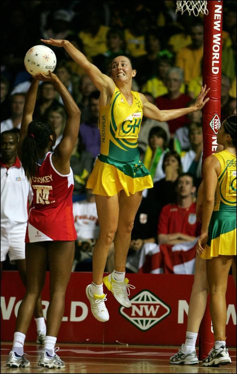 Netball Australian Netball, Netball Games, Netball Australia, Netball Drills, Challenge Sport, Crossfit Challenge, How To Play Netball, Mary Lou Retton, Sport Inspiration