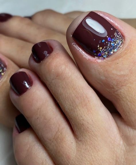 Deep Red Pedicure, Burgundy Toe Nails Designs, Gelish Pie, Dark Red Toe Nails, Burgundy Pedicure, Brown Pedicure, Nails Hacks, Fall Toe Nails, Pedicure Nail Designs