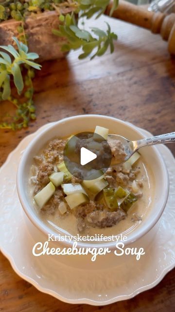 Bacon Cheeseburger Soup, Cheese Burger Soup Recipes, Sugar Free Ketchup, Grease 2, Cheeseburger Soup, Hearty Soup, Dill Pickles, How To Eat Paleo, Hearty Soups