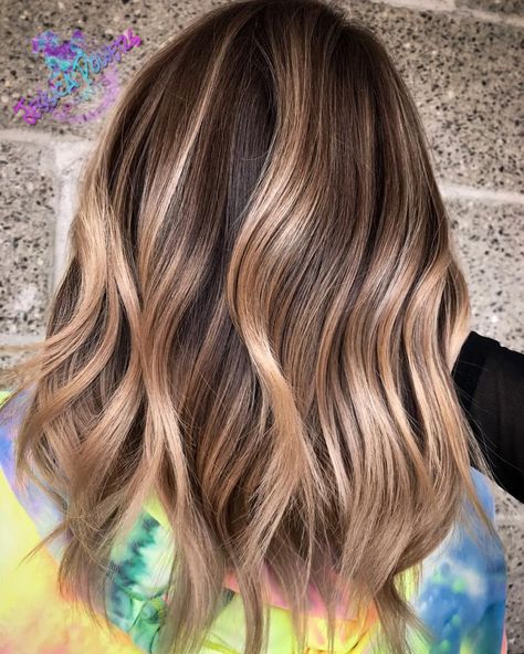 Color melt Balayage fall blonde low lights high lights hair color trends style Blonde Low Lights, Color Melt Balayage, Melt Balayage, Boliage Hair, Balayage Fall, Hair Formulas, Blonde Hair Colour Shades, Brown Hair Color Shades, New Hair Color Trends