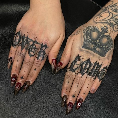 💥💥💥 blast over of these knuckles on @kendramaxine.tattoo. Sat soooo well- we have a little fine tuning to do at their touch up but happy with how it turned out! - #knuckletattoo #knucklestattoo #handtattoo #handtattoos #photography #love #insta #tiktok #tattooed #vancouvertattoo #mtltattoo #albertatattoo #vancouver Words On Knuckles Tattoo, Knuckle Tattoos For Women Words, Knuckle Tattoos For Women, Dark Style Tattoo, Hand Tattoo Cover Up, Knuckles Tattoo, Vancouver Tattoo, Vision 2024, Knuckle Tattoos