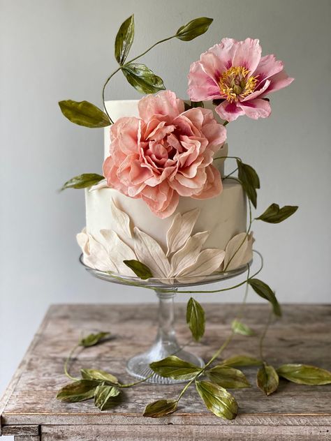 15 Small Wedding Cakes That Are Perfect for a Micro Wedding! Large Wedding Cakes, Sugar Flowers Cake, Planning A Small Wedding, Cake With Flowers, Small Wedding Cakes, Fresh Flower Cake, Modern Cakes, Pink Wedding Cake, Tiered Cake