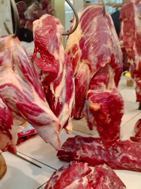 Fresh beef in the market from freshly slaughtered cows. Without going through the cooling process. Fresh meat is still warm Cow Slaughter, Cow Meat, Fresh Meat, Cow, Meat