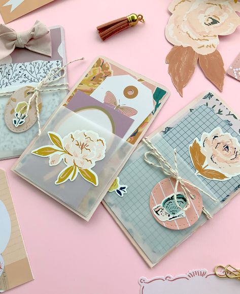 Diy Library, Vellum Crafts, Diy Card Box, Pocket Tutorial, Library Pockets, Baby Mini Album, Paper Pocket, Pocket Envelopes, Mini Albums Scrap