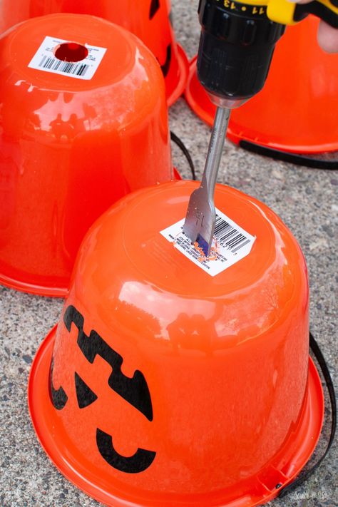 Pumpkin Buckets - Halloween Decorations Outdoor Pumpkin Bucket Crafts, Diy Outdoor Halloween Decorations, Plastic Pumpkins Bucket, Store Halloween Decorations, Bucket Crafts, Halloween Decorations Apartment, Dollar Store Halloween Decorations, Halloween Diy Outdoor, Dollar Tree Halloween