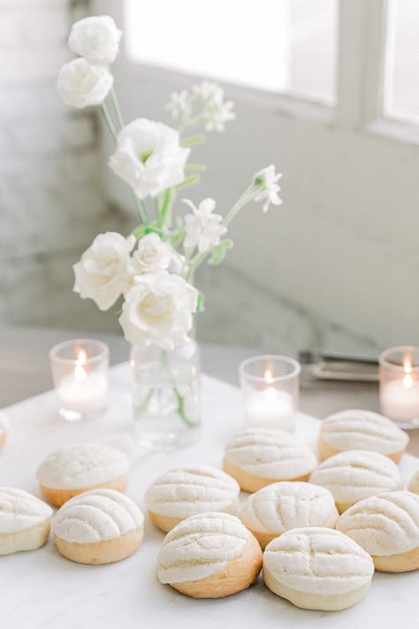 Pan Dulce Wedding, Mexican Wedding Foods, Latino Wedding, Mexican Dessert Table, Conchas Pan, Mexican Theme Wedding, Dessert Table Ideas, Mexican Inspired Wedding, Mexican Wedding Cake