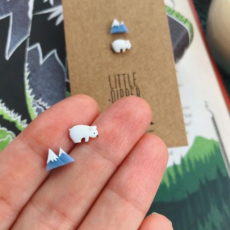 Handmade Clay Jewelry • 🍃🐻‍❄️ on Instagram: “🍃🌻🍃 #polarbear 🐻‍❄️ #miniature #clayearrings #studearrings #handmadejewelry #wildlife #mountains #etsy #etsyuk #etsyfinds #todaysearrings” Stud Earrings Polymer Clay, Clay Bear, Handmade Clay Jewelry, Pin Pin, Earrings Polymer Clay, Handmade Clay, Polymer Clay Crafts, Fridge Magnets, Clay Art