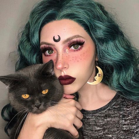 Dark Teal Hair, Witchy Makeup, Epic Ink Liner, Halloween Makeup Witch, Halloweenský Makeup, Halloween Makeup Pretty, Witch Makeup, Halloween Makeup Inspiration, Halloween Makeup Easy